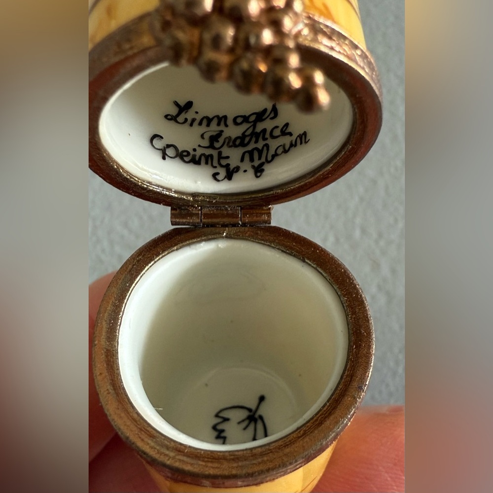 Limoges France Peint A La Main (Hand-painted) Wine Cork Porcelain Box w/Hinge - Picture 5 of 9